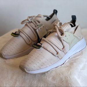 Champion - Motivate Knit Athletic Sneaker